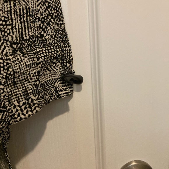 Ali Miles Black and White Top - Picture 2 of 4